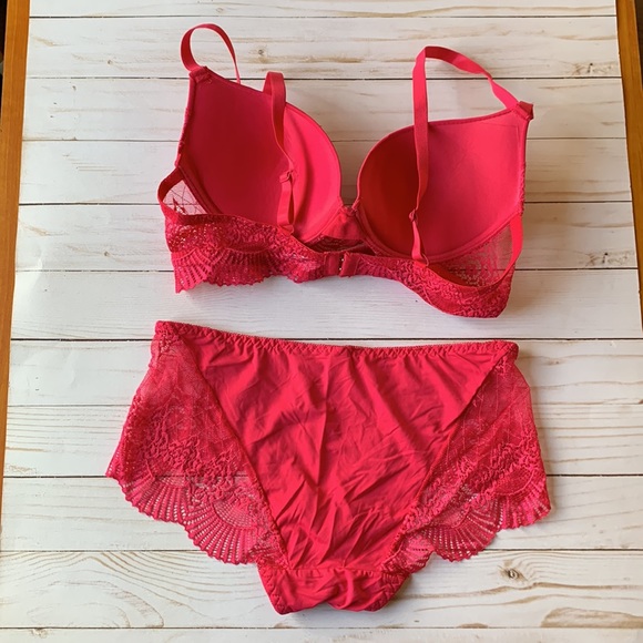 Lingerie Set - Picture 2 of 2